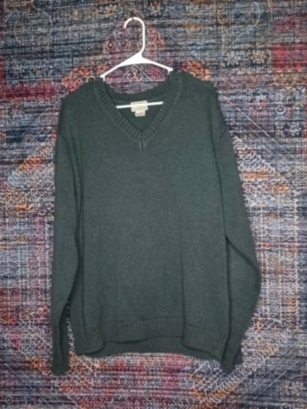 L.L. Bean mens solid green knit vneck sweater L EUC